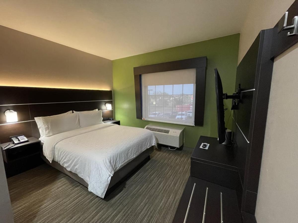 Holiday Inn Express Hotel And Suites Ada By Ihg Exterior photo