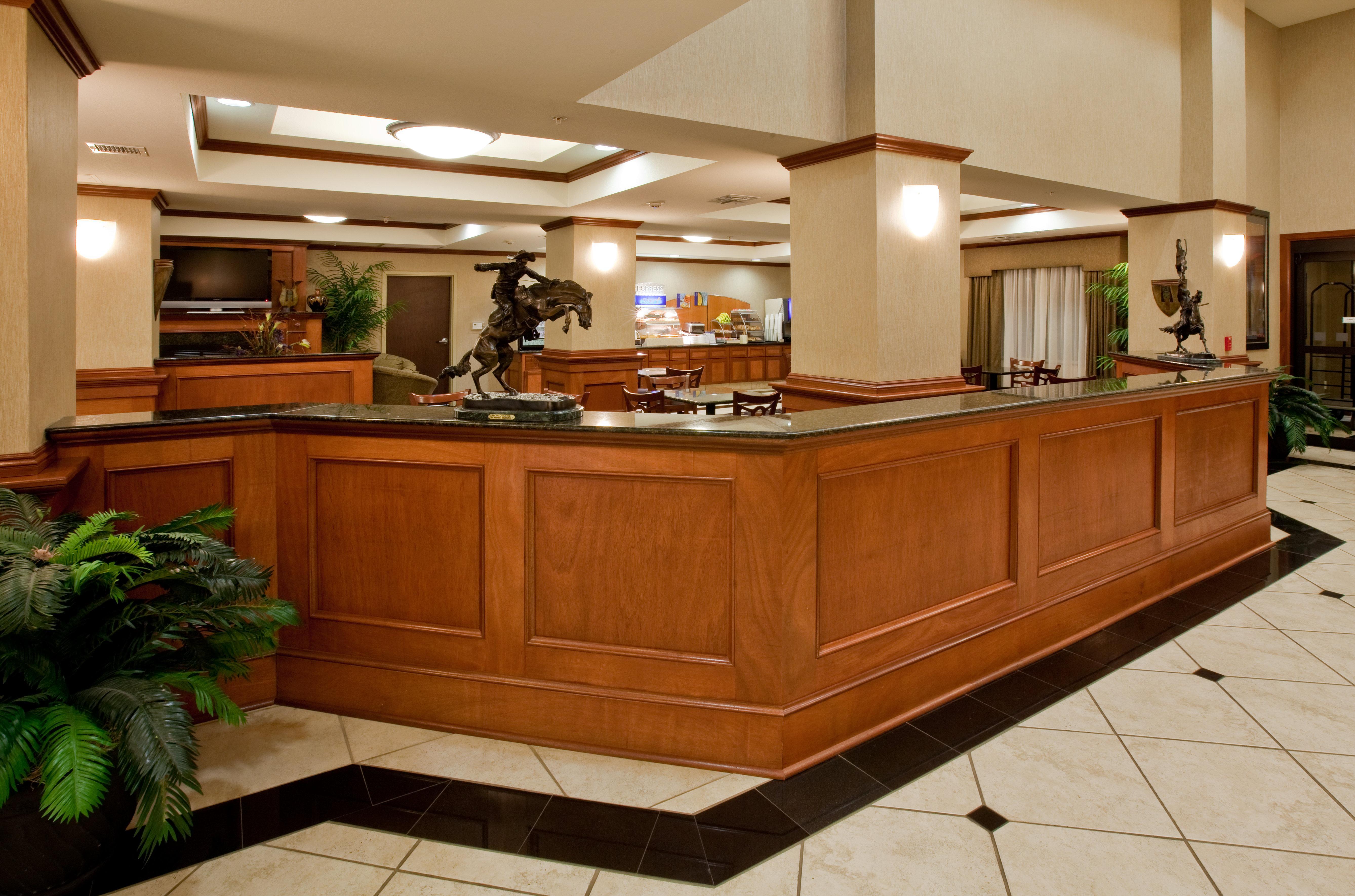 Holiday Inn Express Hotel And Suites Ada By Ihg Exterior photo