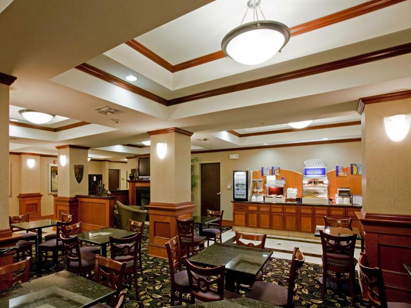 Holiday Inn Express Hotel And Suites Ada By Ihg Exterior photo